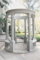 Pergola en marbre à chapiteau corithien avec colonne