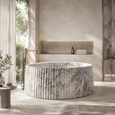 Marble tub in Calacatta White Marble - Image 1