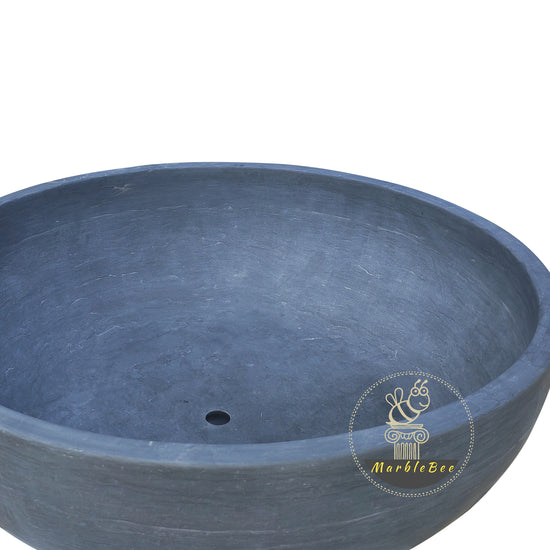 round soaking bathtub