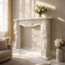 Manteau de cheminée en pierre blanche