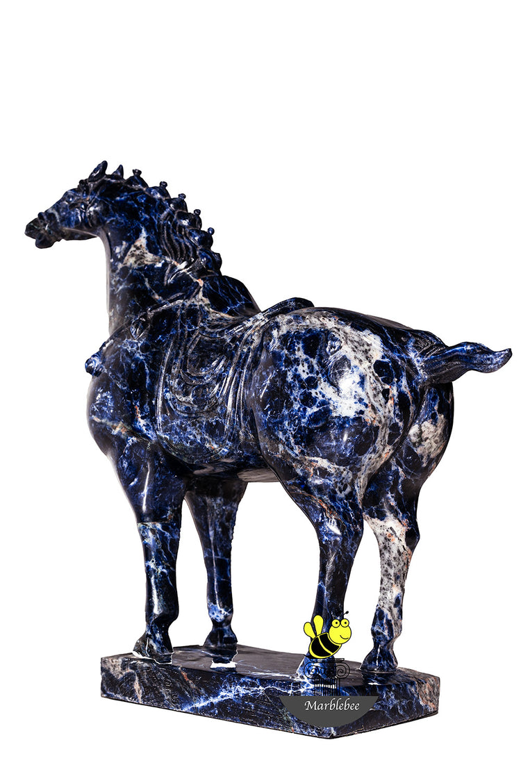 Sculpture de cheval en marbre bleu rare 