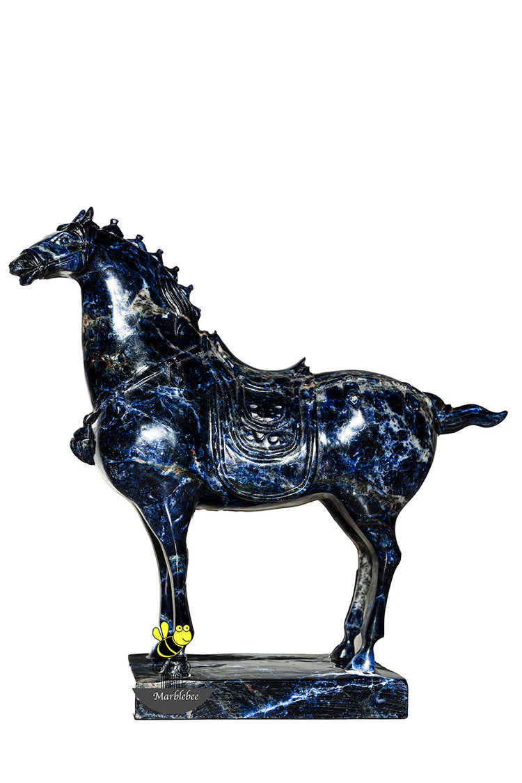 Sculpture de cheval en marbre bleu rare 