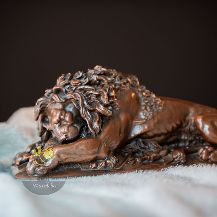 Bronze sculpture of sleeping lion statue